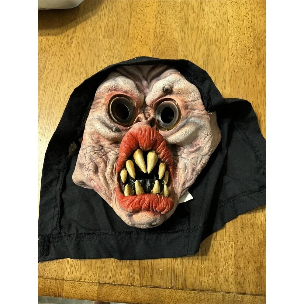 Vintage 2002 The‎ Paper Magic Haloween, Monster, Scare Mask , Sharp Teeth,scream